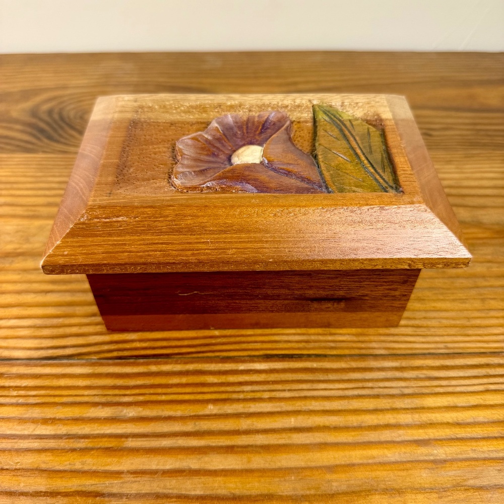 Vintage Hand-Carved Wooden Trinket Box with Floral Relief | Imapro Honduras - Picture 1 of 9